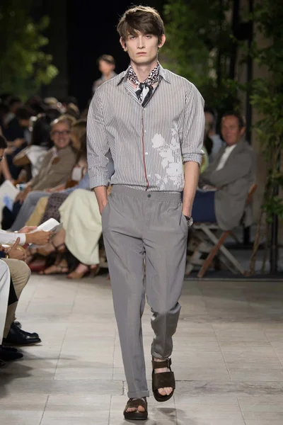 Look 34